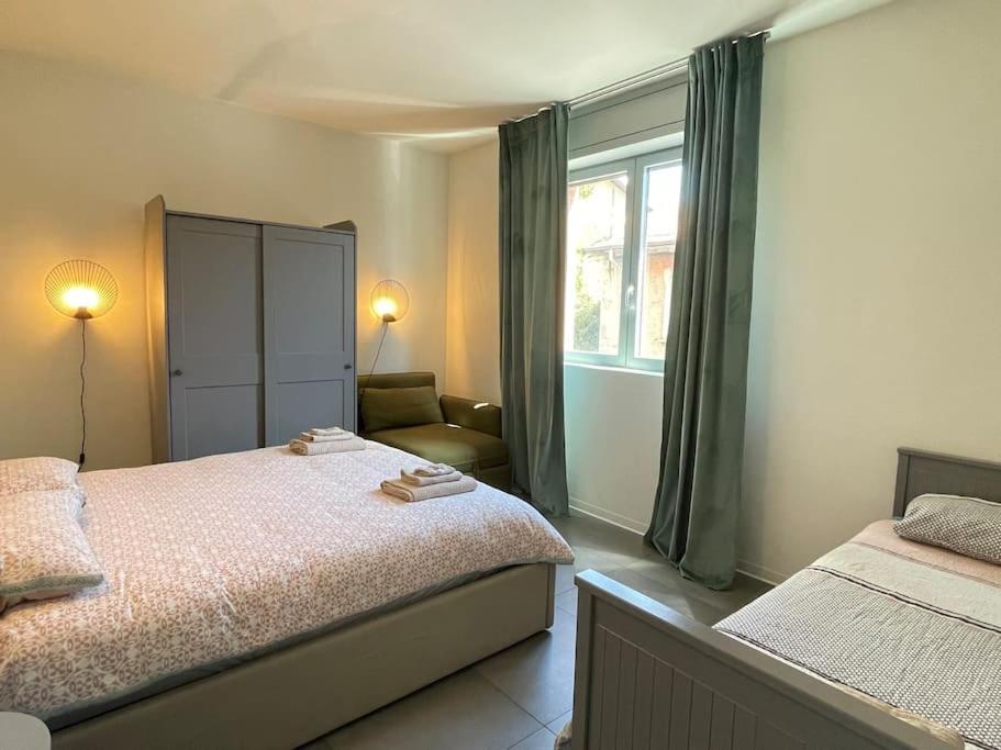 City Center - Modern Flat With Free Parking And Wifi - Apt B Bergamo Bagian luar foto