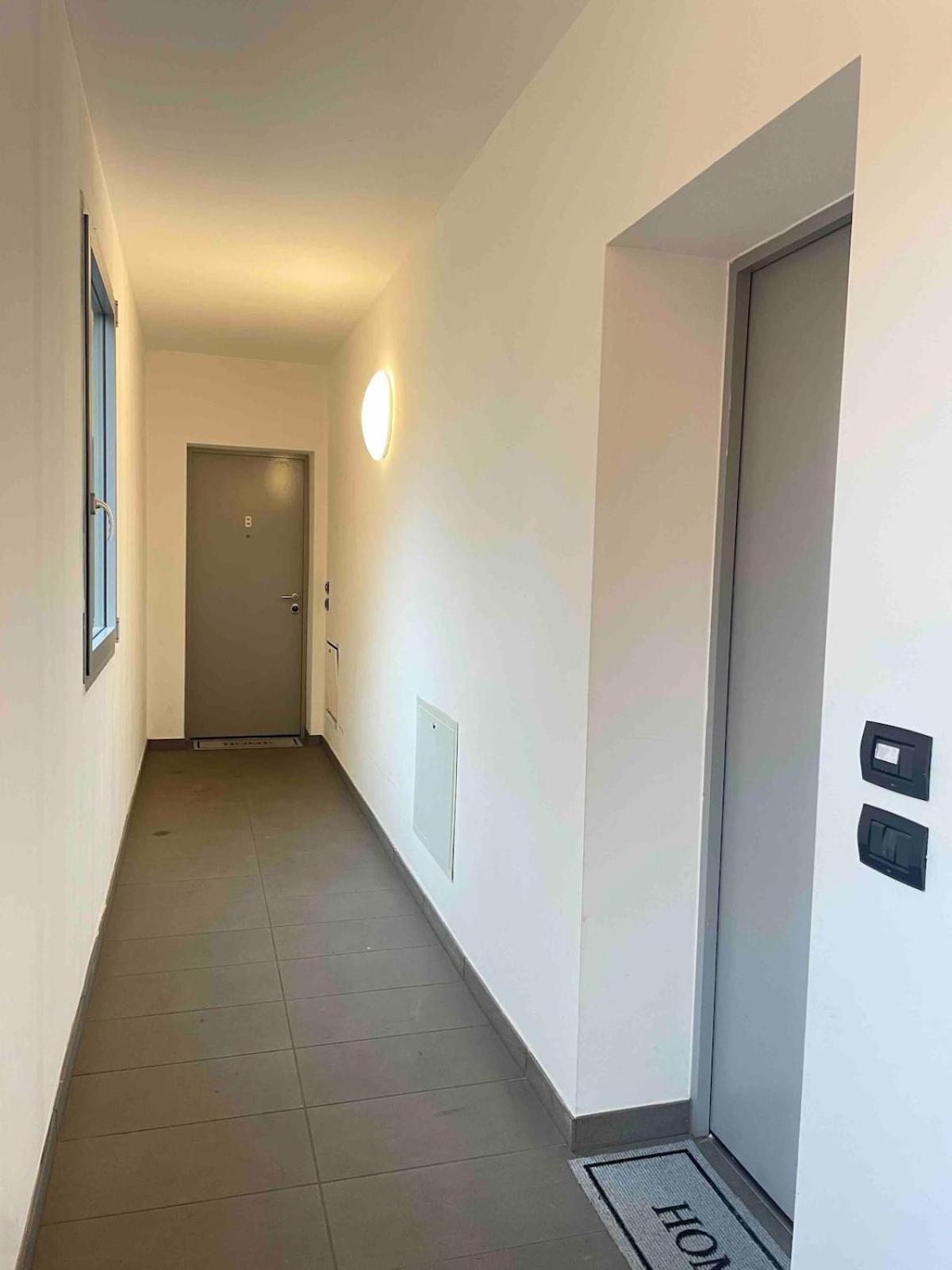 City Center - Modern Flat With Free Parking And Wifi - Apt B Bergamo Bagian luar foto