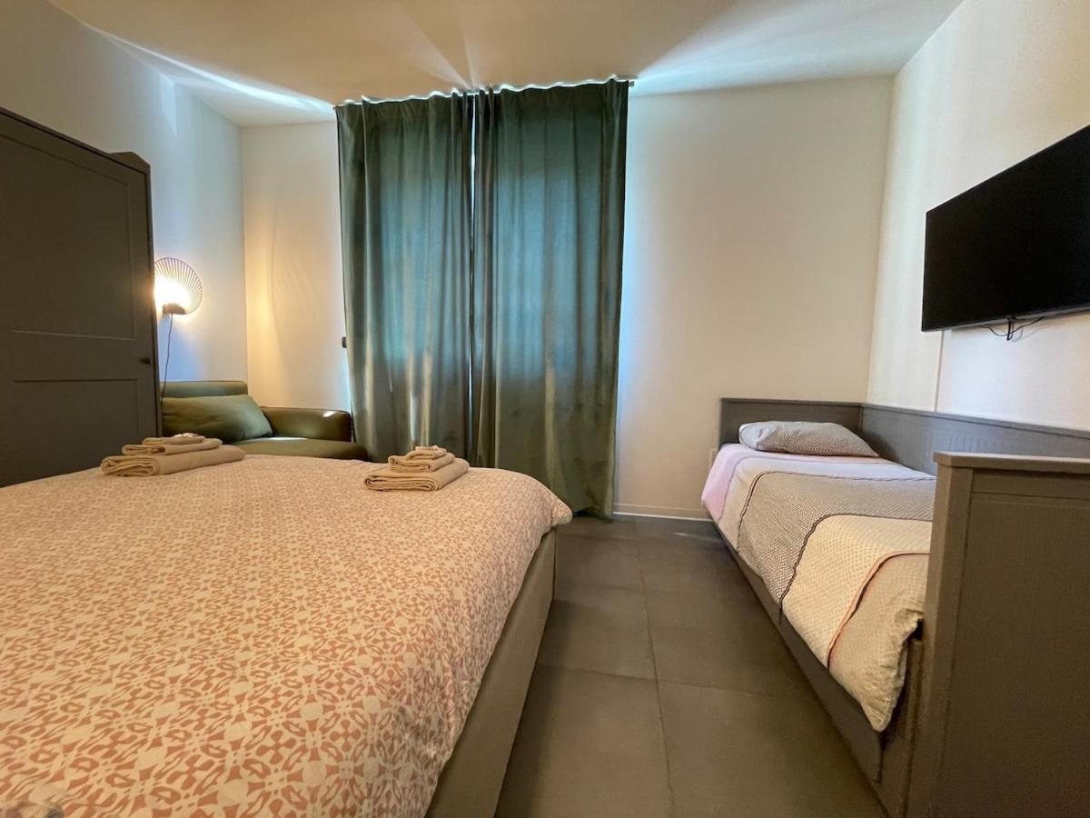 City Center - Modern Flat With Free Parking And Wifi - Apt B Bergamo Bagian luar foto