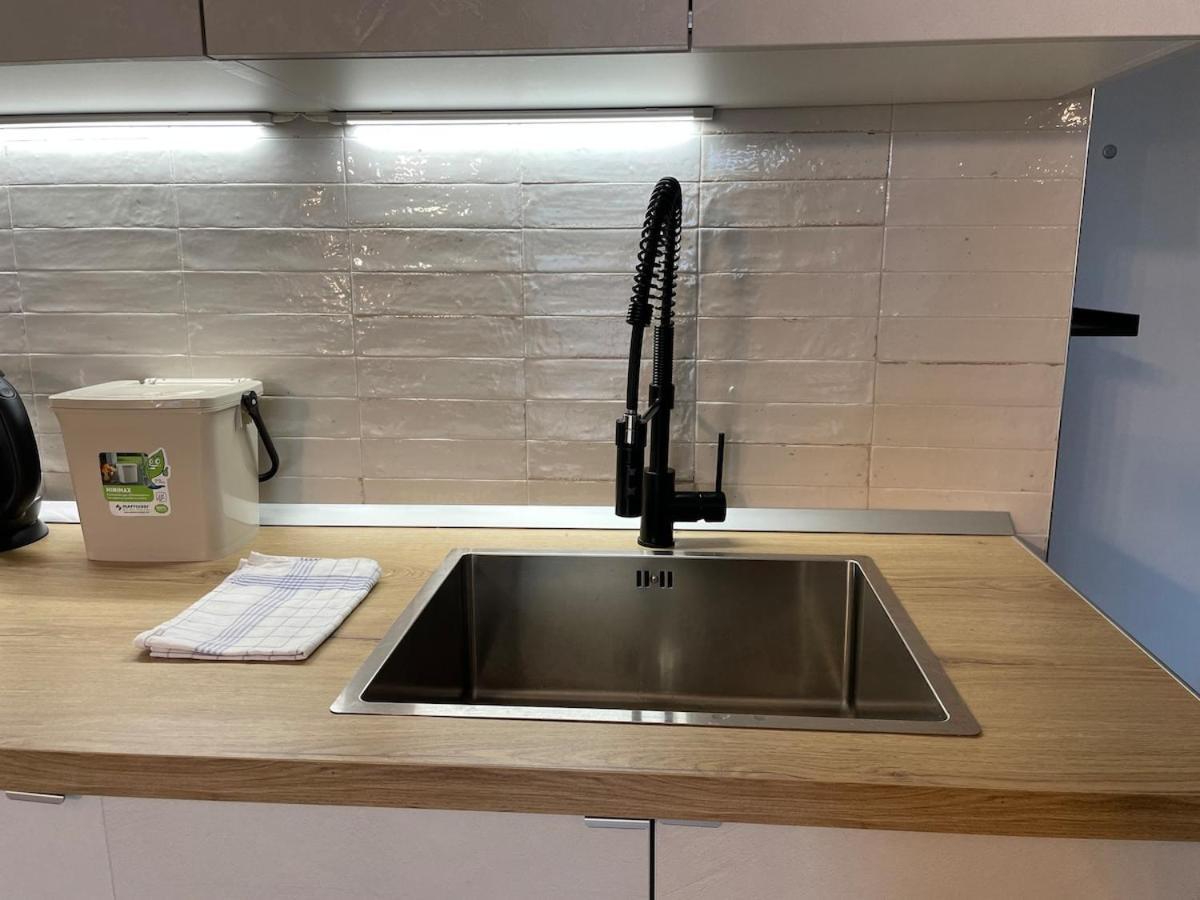 City Center - Modern Flat With Free Parking And Wifi - Apt B Bergamo Bagian luar foto